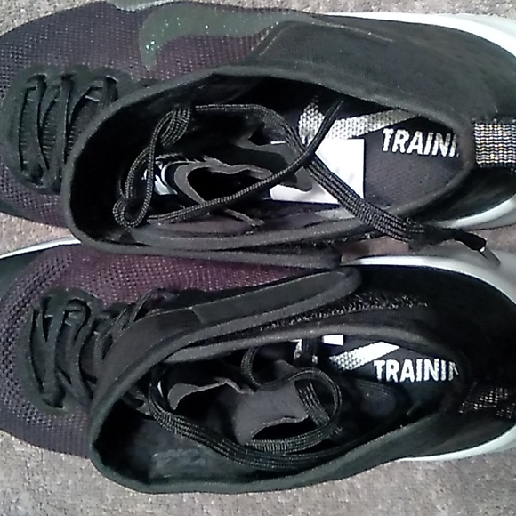 Nike - Picture 4 of 7